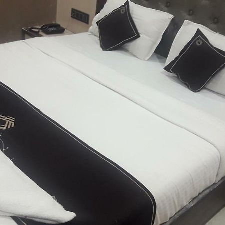 فندق مومبايفي  Shine Hospitality المظهر الخارجي الصورة