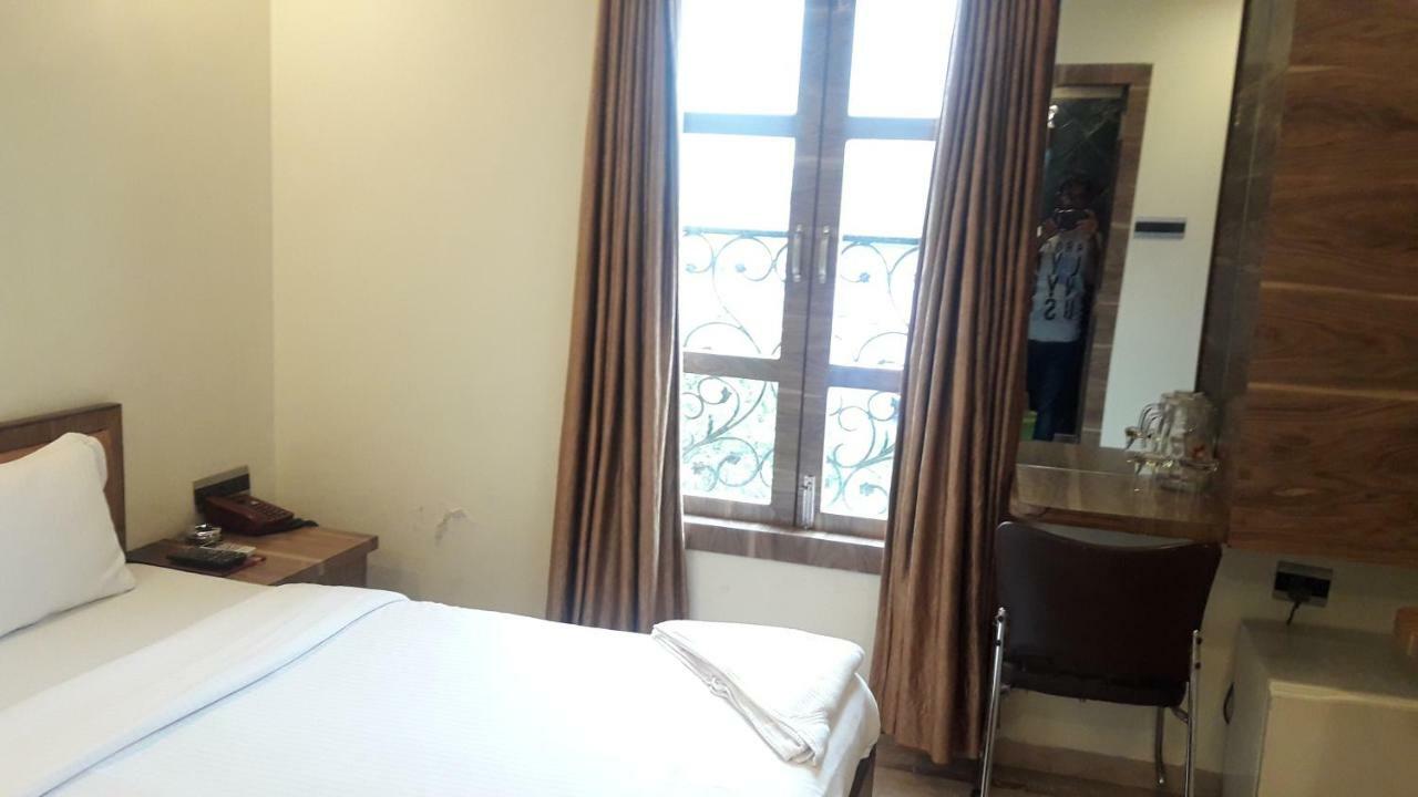 فندق مومبايفي  Shine Hospitality المظهر الخارجي الصورة